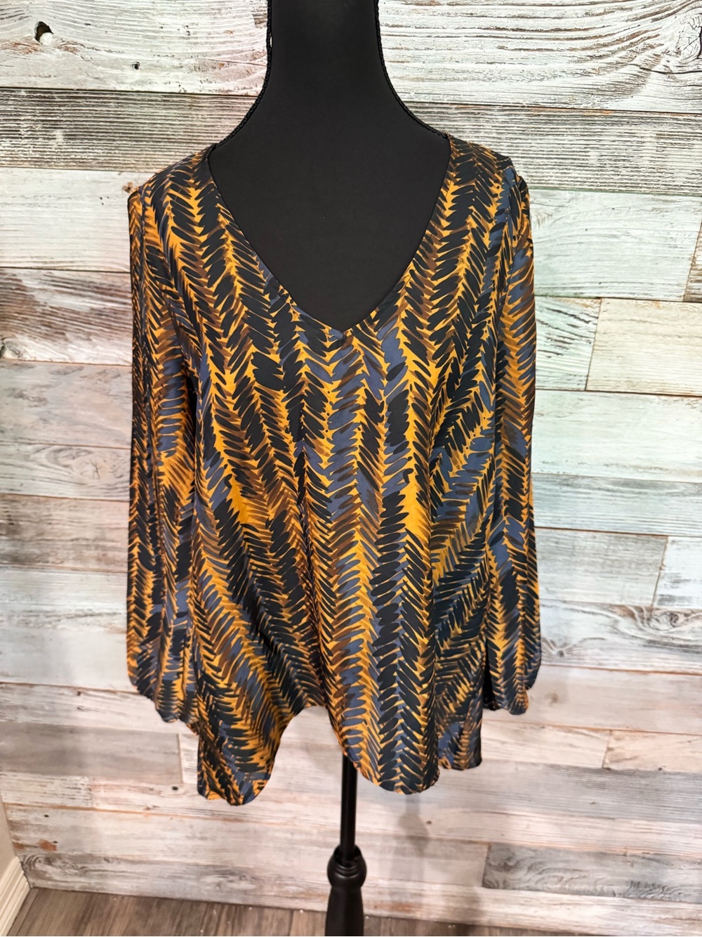 Eight Sixty V-Neck Long Sleeve Blouse in Mustard and Navy